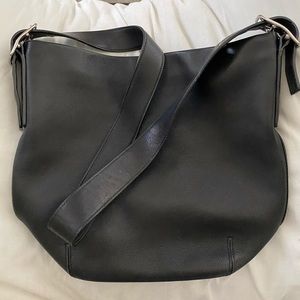📦MOVING SALE📦 
COACH Shoulder Bag